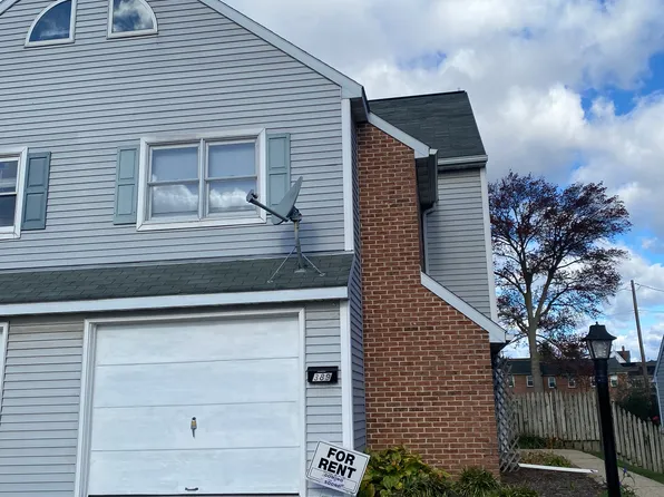 389 E Jackson St, New Holland, PA 17557