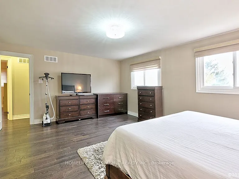 48 Havagal Cres — Photo 20