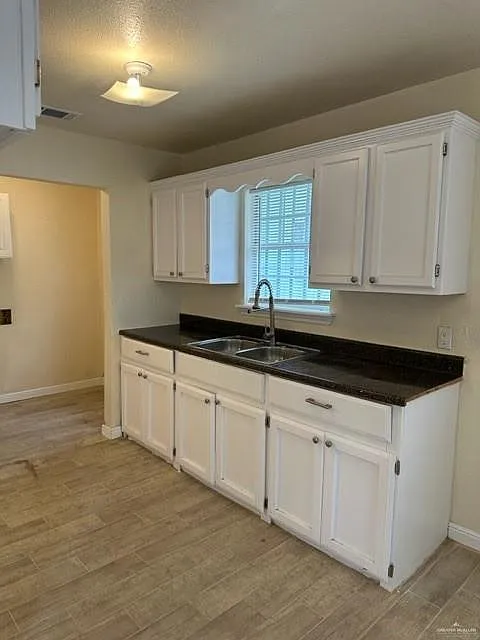 3 bed, 1.0 bath, 904 sqft, $850 — Photo 3