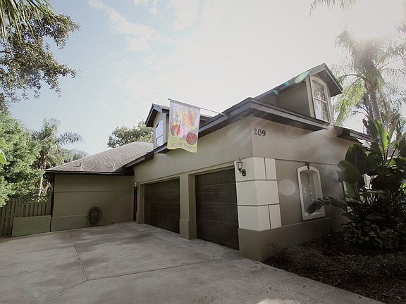3rd image of 209 Heatherwood Ct