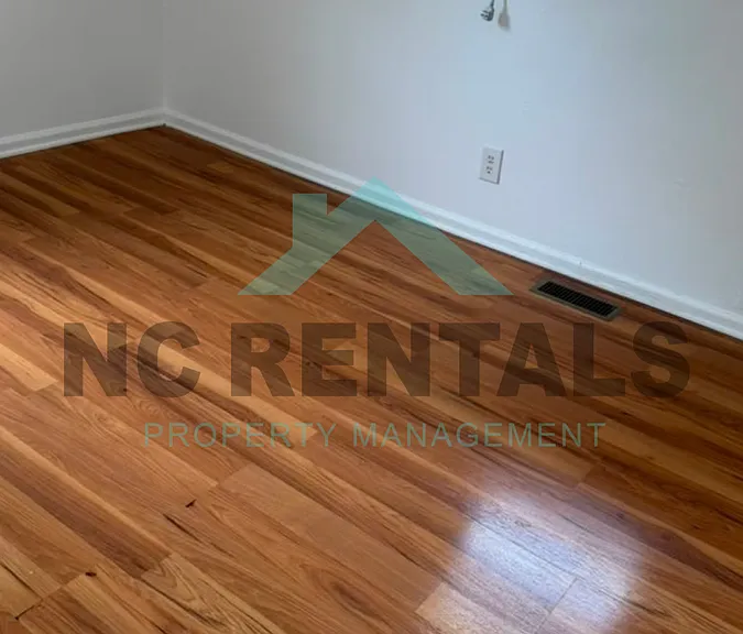 900 Greenwood Blvd — Photo 23