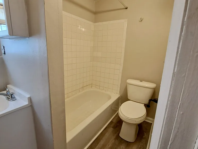 821 Herman Ave — Photo 7