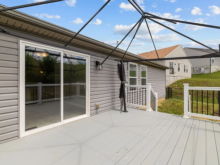 6593 Buckingham Palace Dr — Photo 4