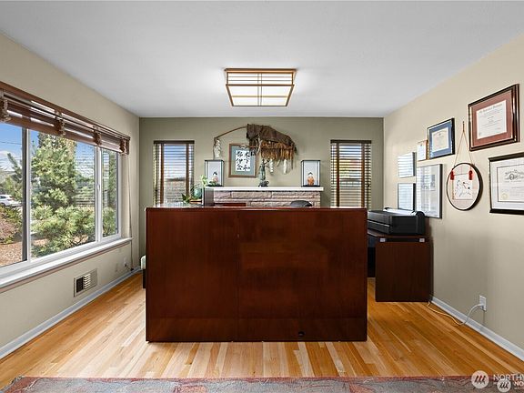 5th image of 128 14th Street SE