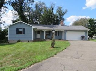 40 Fairway Dr, Northampton, MA 01062