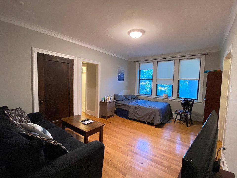 1st image of 6034 N Hermitage Ave APT 2