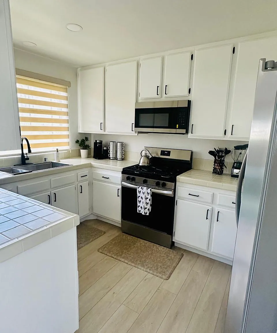 3 bed, 1400 sqft, $4,800 — Photo 3