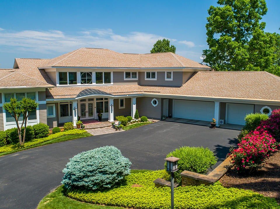 1st image of 105 Blackwater Cir