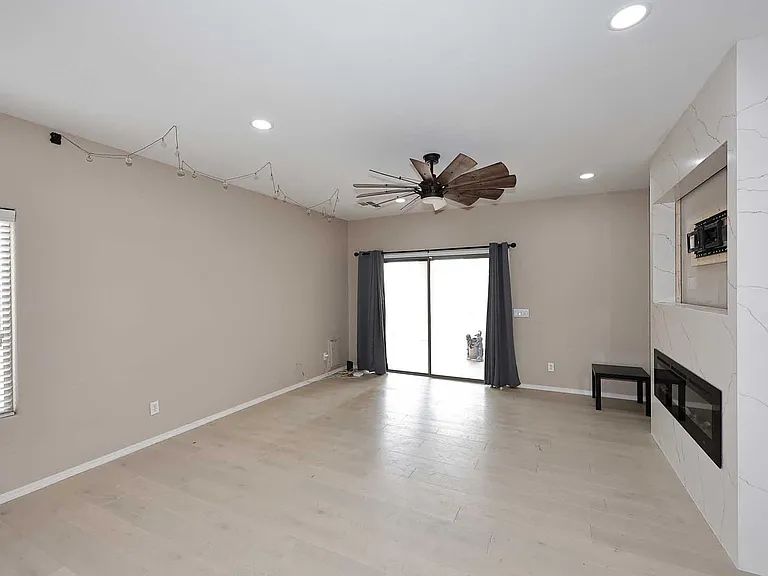 36950 W Mondragone Ln — Photo 18
