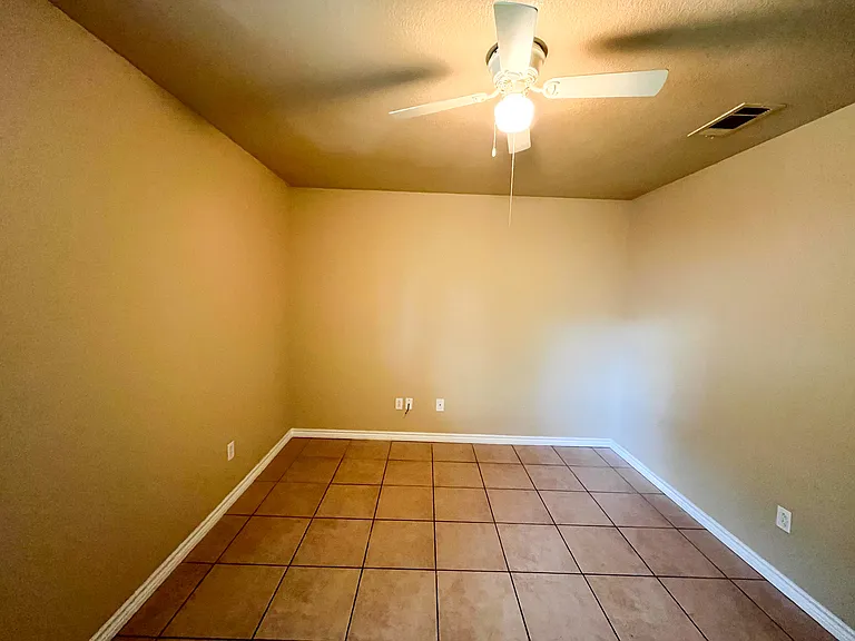 418 W Green Ave #A — Photo 22