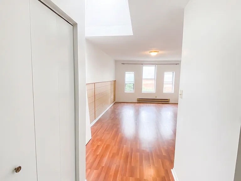 207 James St N #2 — Photo 10