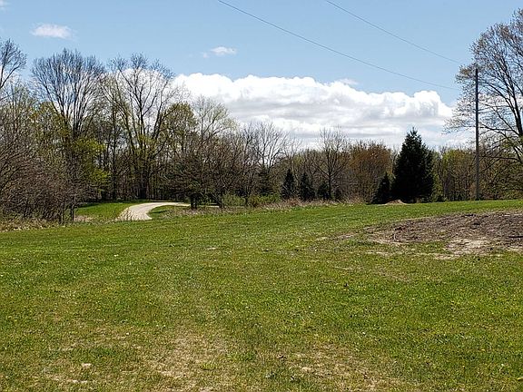 3rd image of 90 Thelen Dr