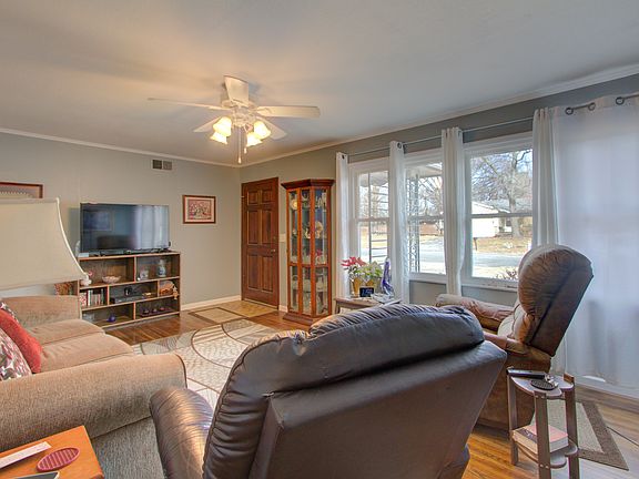 4th image of 2411 E Sidney Ave