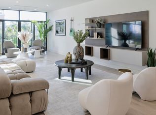 425 N Palm Dr #403, Beverly Hills, CA 90210
