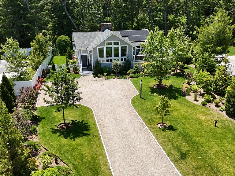 37 Summersea Rd — Photo 1