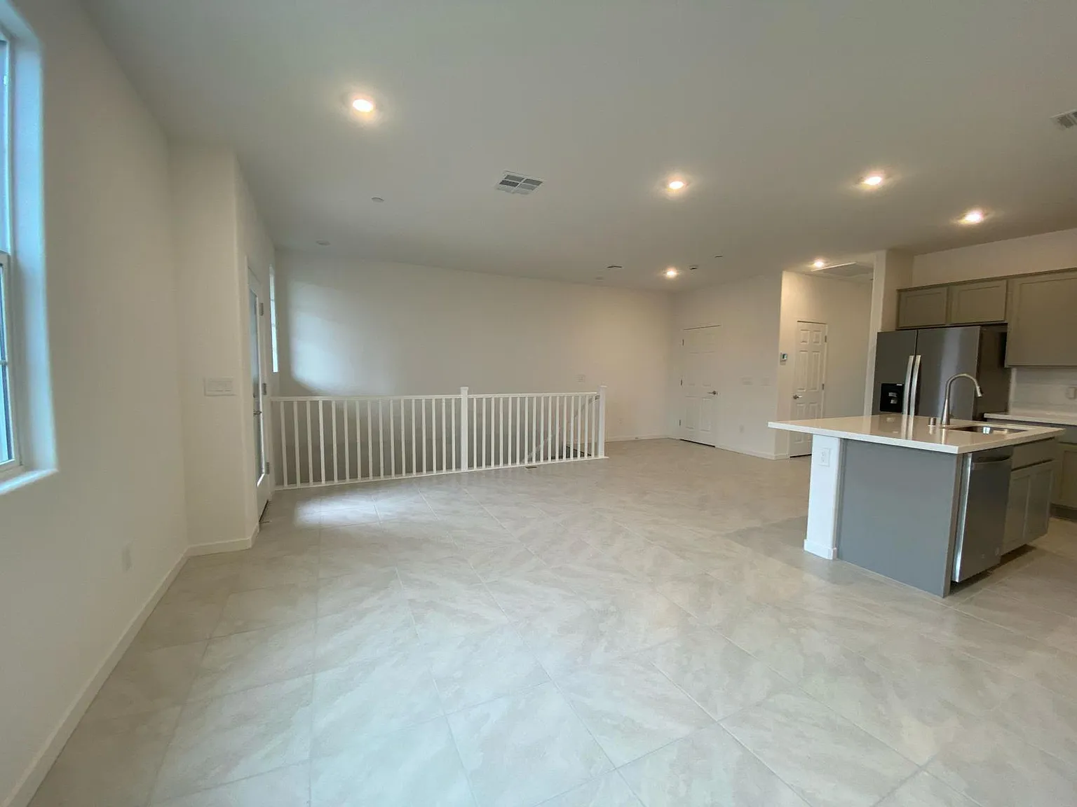 3 bed, 1374 sqft, $2,600 — Photo 1