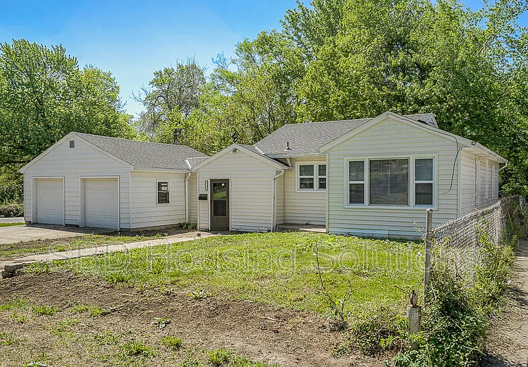 711 E Fair St — Photo 1