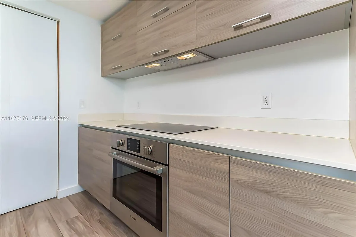 Building Photo - 1300 S Miami Ave #1301