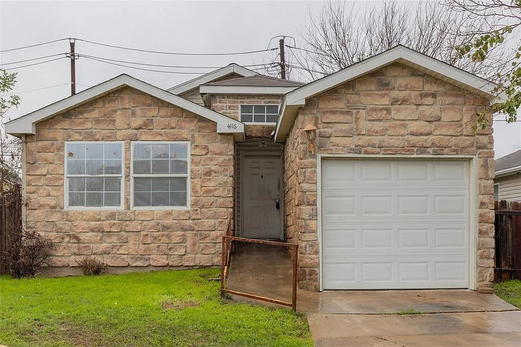 3 bed, 2.0 bath, 1232 sqft, $1,600 — Photo 2