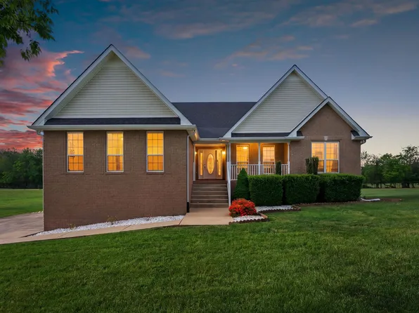 1014 Somerville Dr, Cottontown, TN 37048