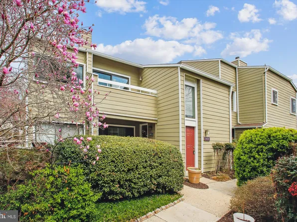 1925 Villaridge Dr, Reston, VA 20191