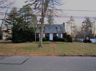 66 Edgewood Rd, West Islip, NY 11795