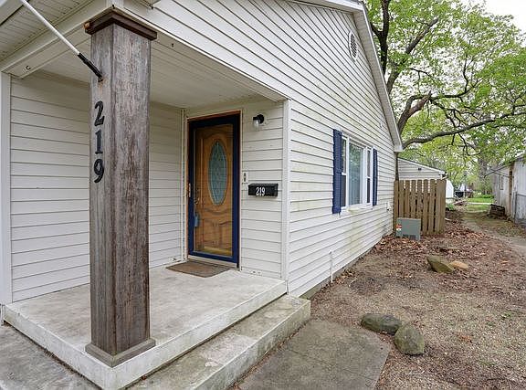 4th image of 219 N Guthrie St