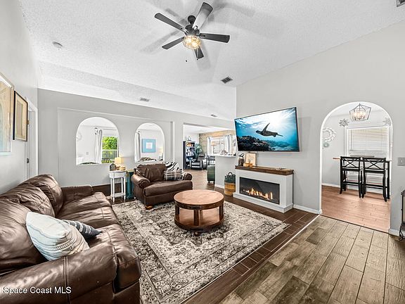 5th image of 4616 Four Lakes Dr