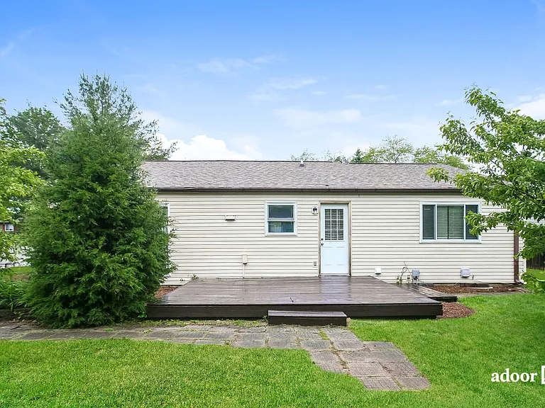 7519 Turnberry Ct — Photo 15