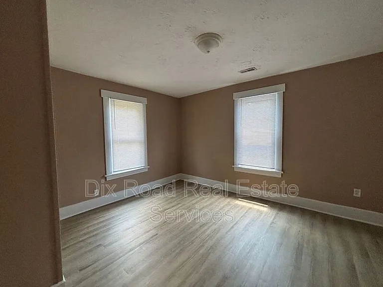 8 S River St — Photo 25