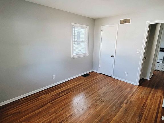 2nd image of 1042 26th Ave SE