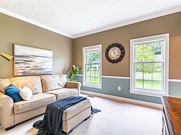 5th image of 478 Sandystone Cir