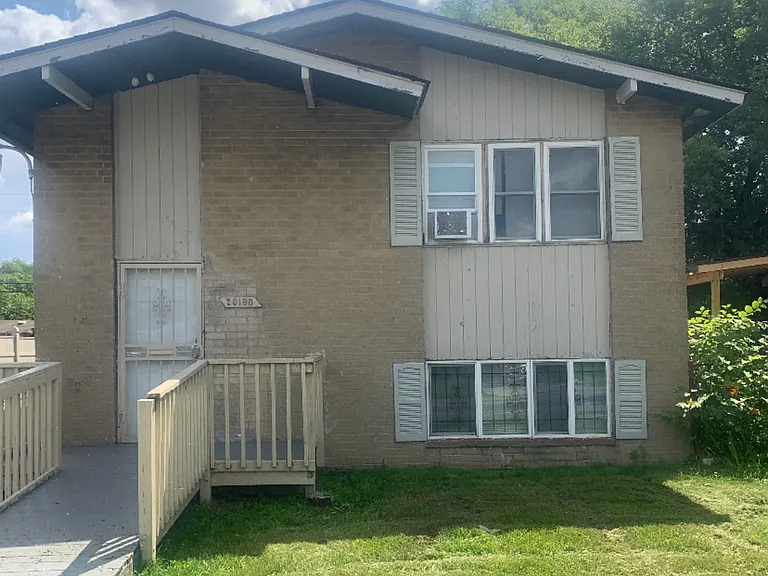 20190 Wyoming St — Photo 1
