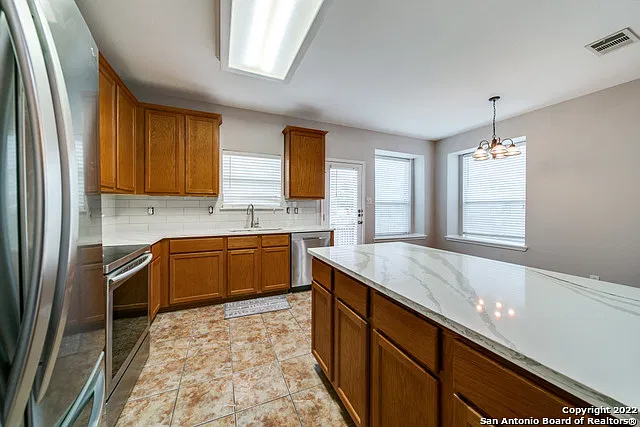 3 bed, 2.0 bath, 1316 sqft, $1,700 — Photo 4