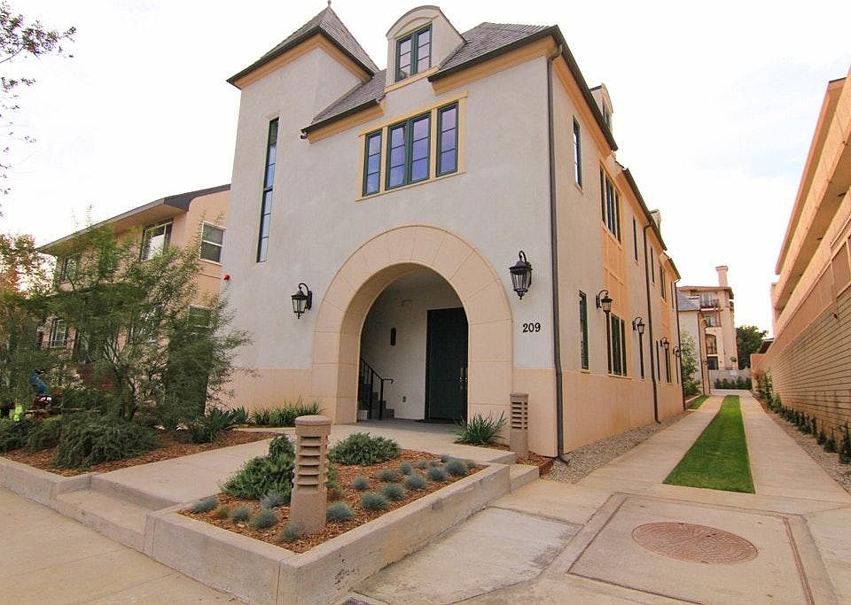 1st image of 209 S El Molino Ave