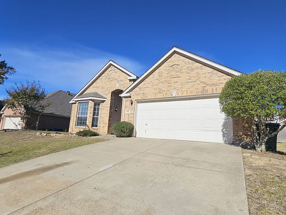 1st image of 4017 Chinaberry Dr