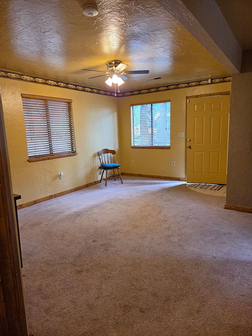 Move In Special Cute Three Bedroom, 1 Bath home near Midtown — Photo 4