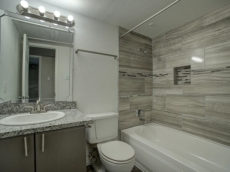 Ashford Briar Point Bathroom
