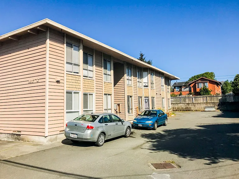1917 C St — Photo 1