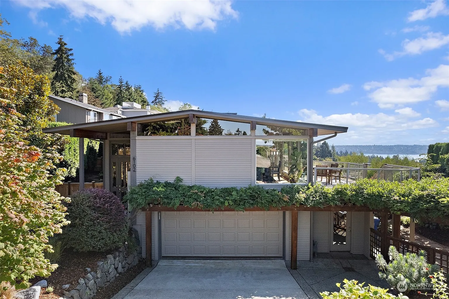 6102 Panorama Dr NE photo 1