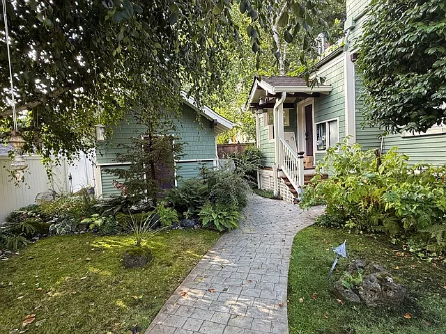 N Stevens St — Photo 22
