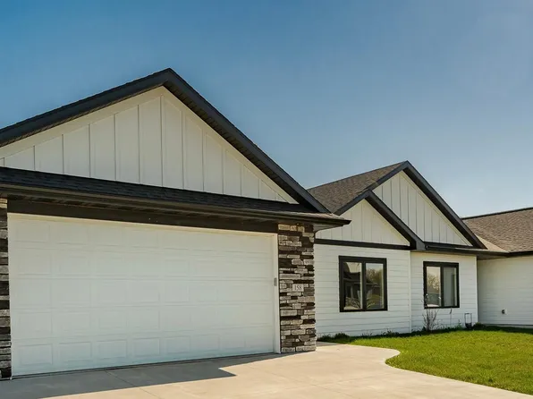 158 Sandstone Dr NW, Eyota, MN 55934