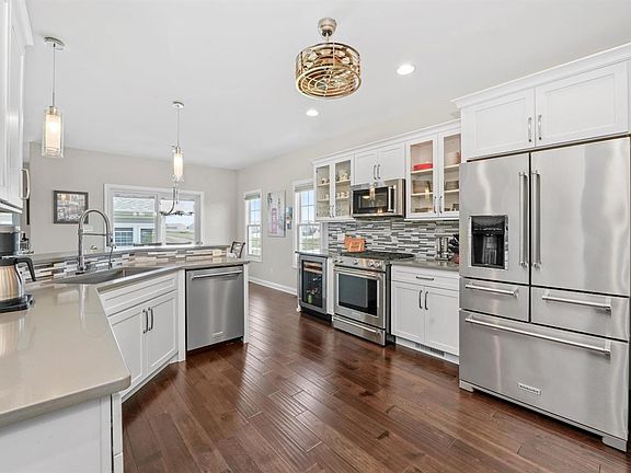 3rd image of 10355 White Sand Ln #B