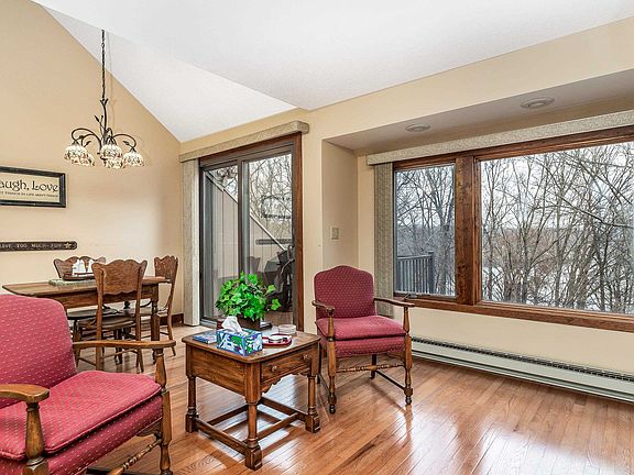 3rd image of 140 Plum Cove Dr