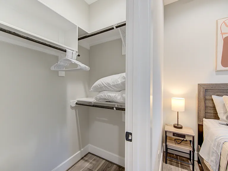 2418 Everett St — Photo 31