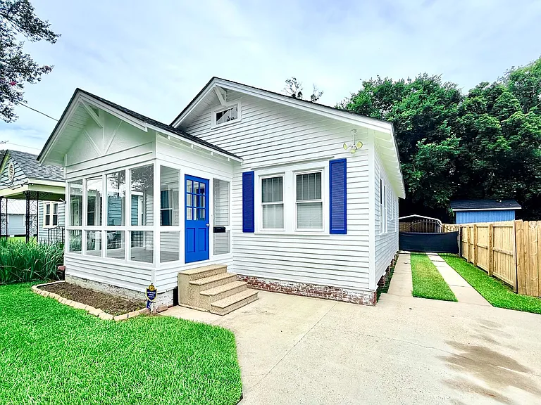 413 Edison St — Photo 1