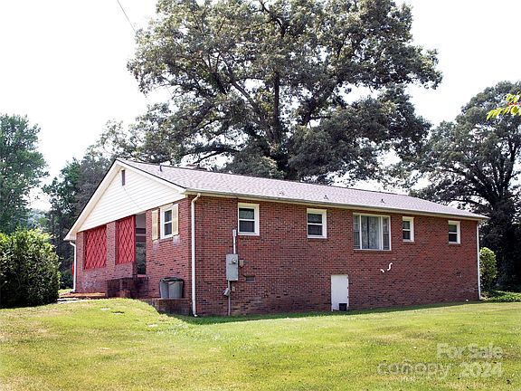 2nd image of 3202 Magnolia Dr