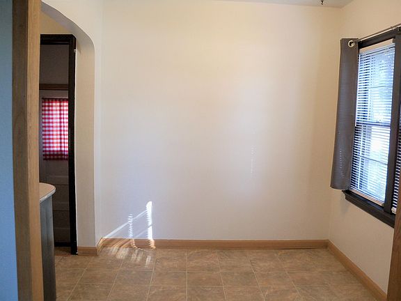 4th image of 803 Custer Ave #1
