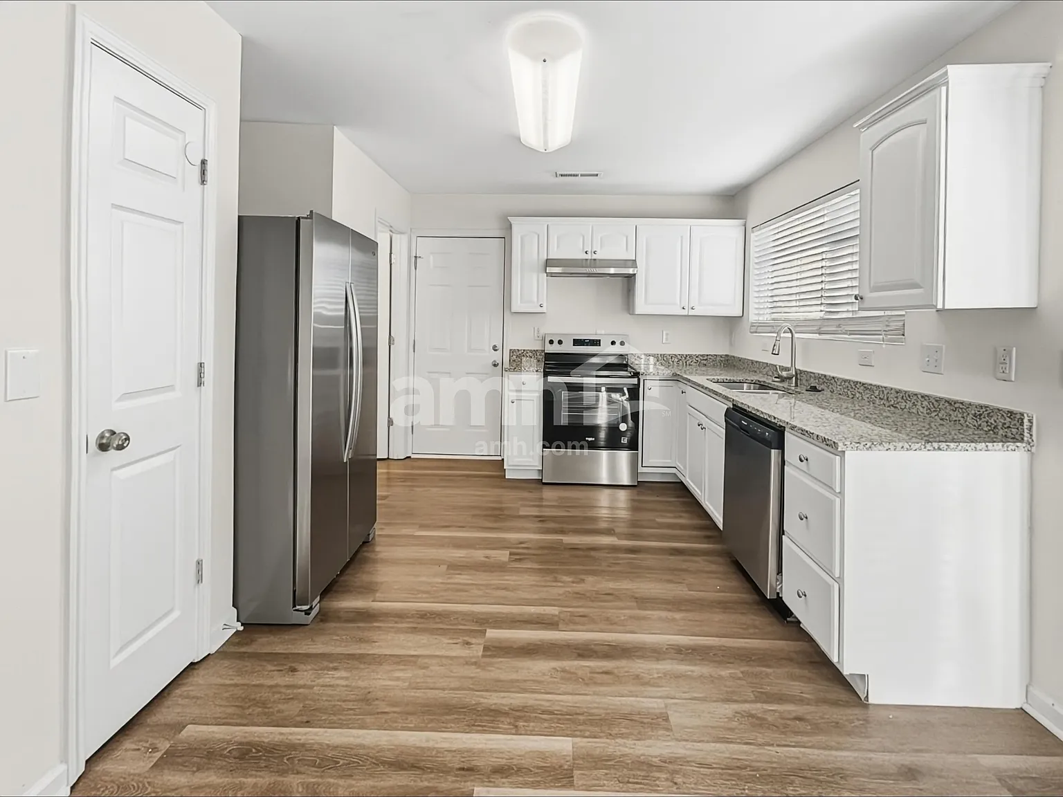 3 bed, 2.5 bath, 1680 sqft, $1,915 — Photo 4