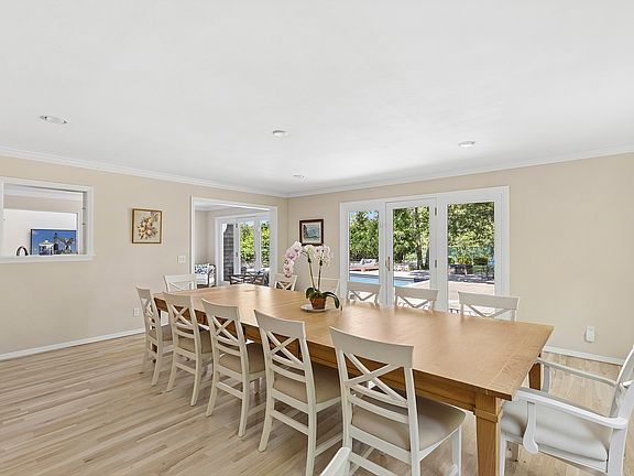 5th image of 9 Rosebud Ln